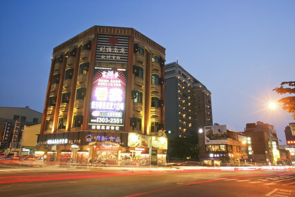 Cambridge Confucius Inn Tainan Exterior photo