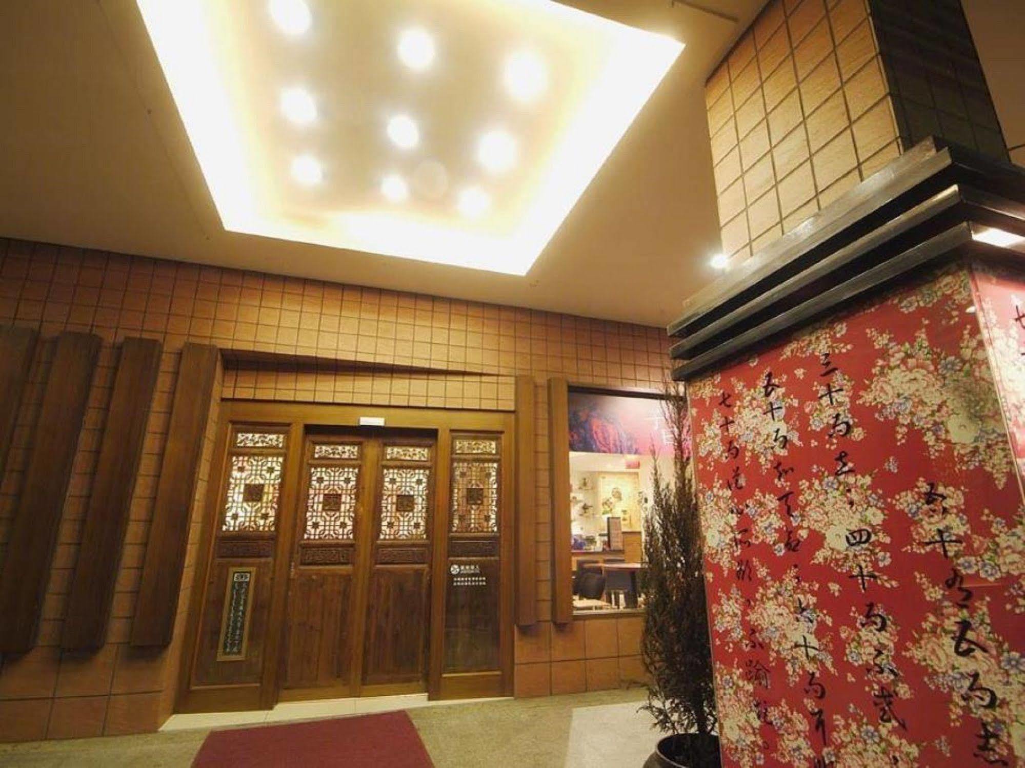 Cambridge Confucius Inn Tainan Exterior photo
