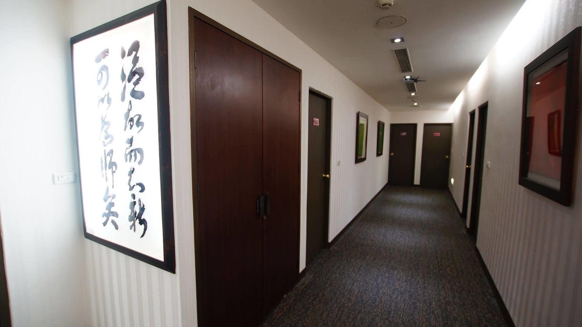 Cambridge Confucius Inn Tainan Exterior photo