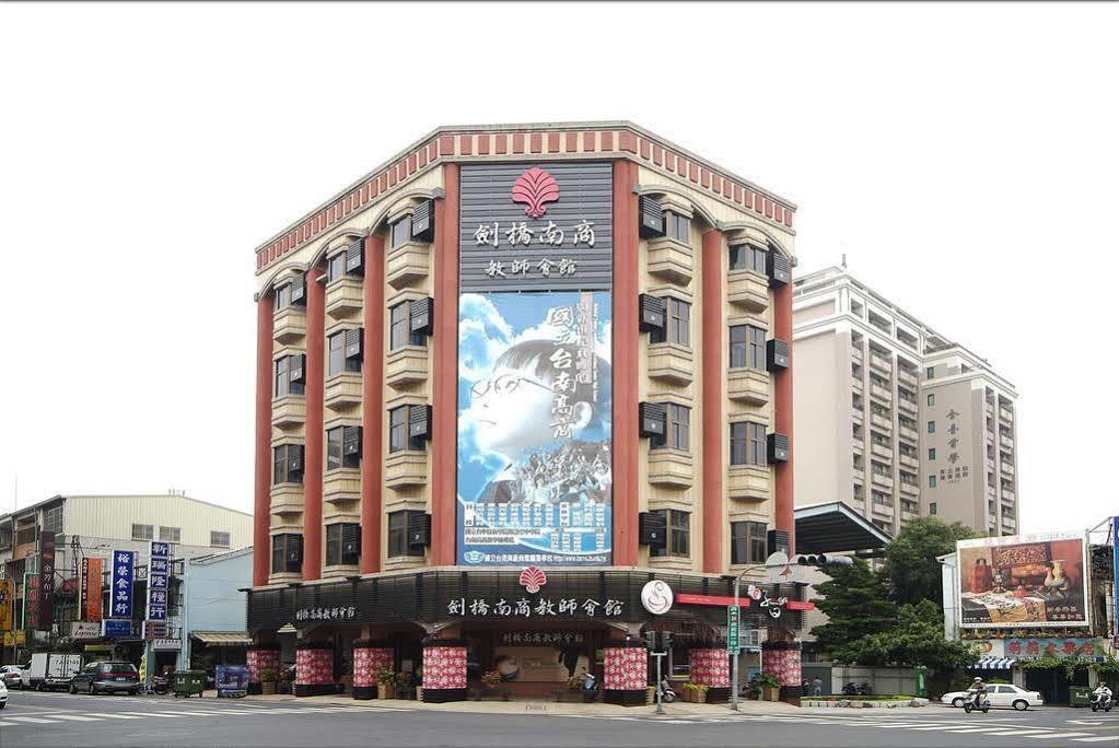 Cambridge Confucius Inn Tainan Exterior photo